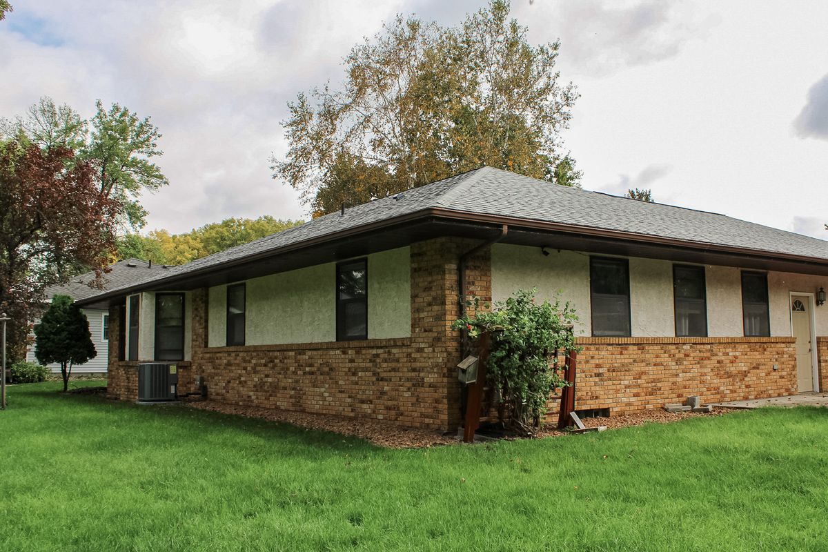 Brick rambler, side view